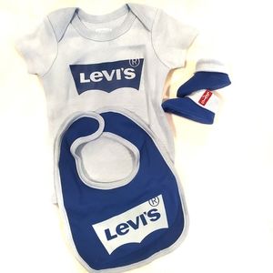 4for20 NWOT newborn Levi's set